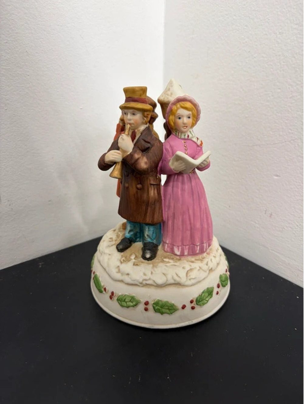 Vintage Christmas Carolers Music Box - O Tannenbaum